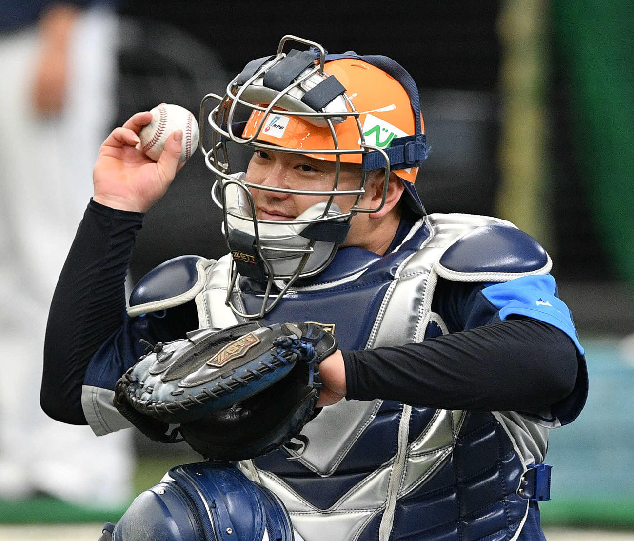 西武対オリックス　オレンジリボン運動デーでオレンジ色のヘルメットで試合前練習する西武森（撮影・滝沢徹郎）