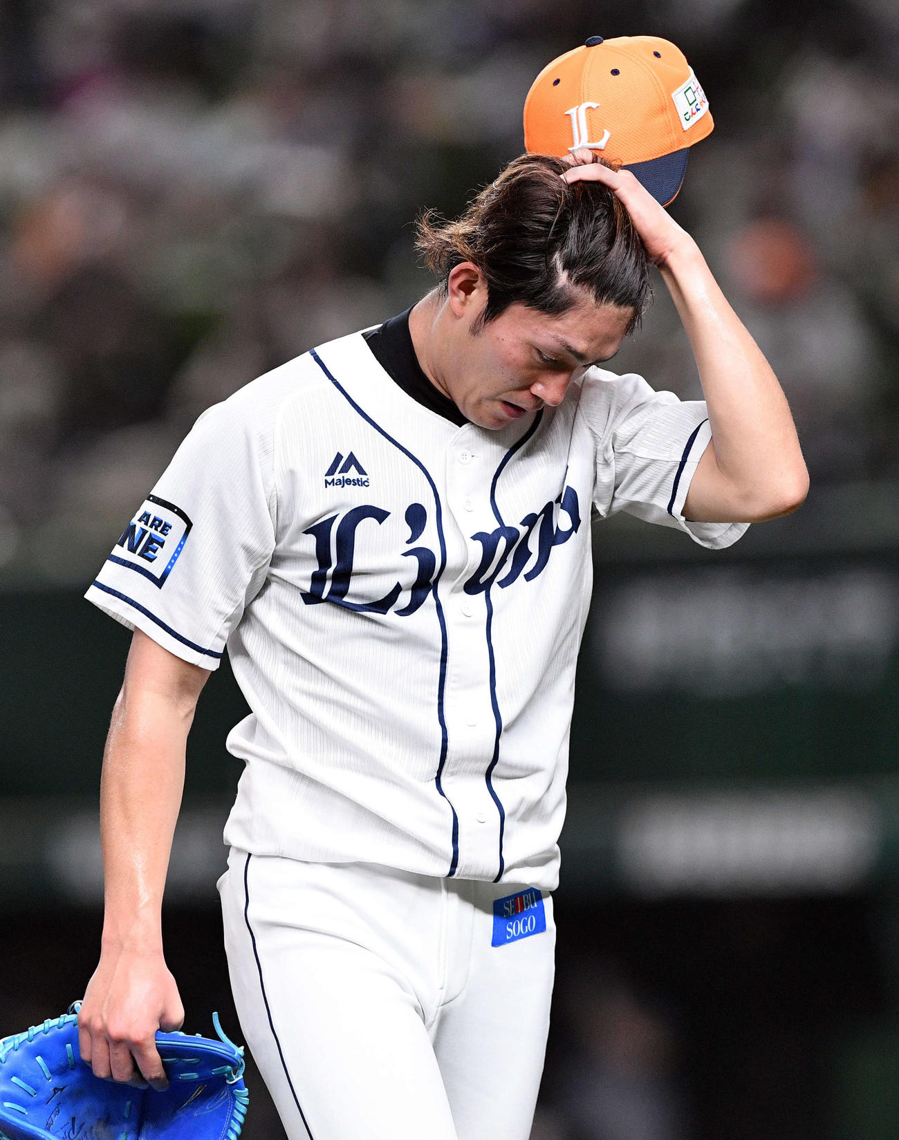 西武対オリックス　2回、4失点した西武今井は悔しげな表情で引き揚げる（撮影・滝沢徹郎）