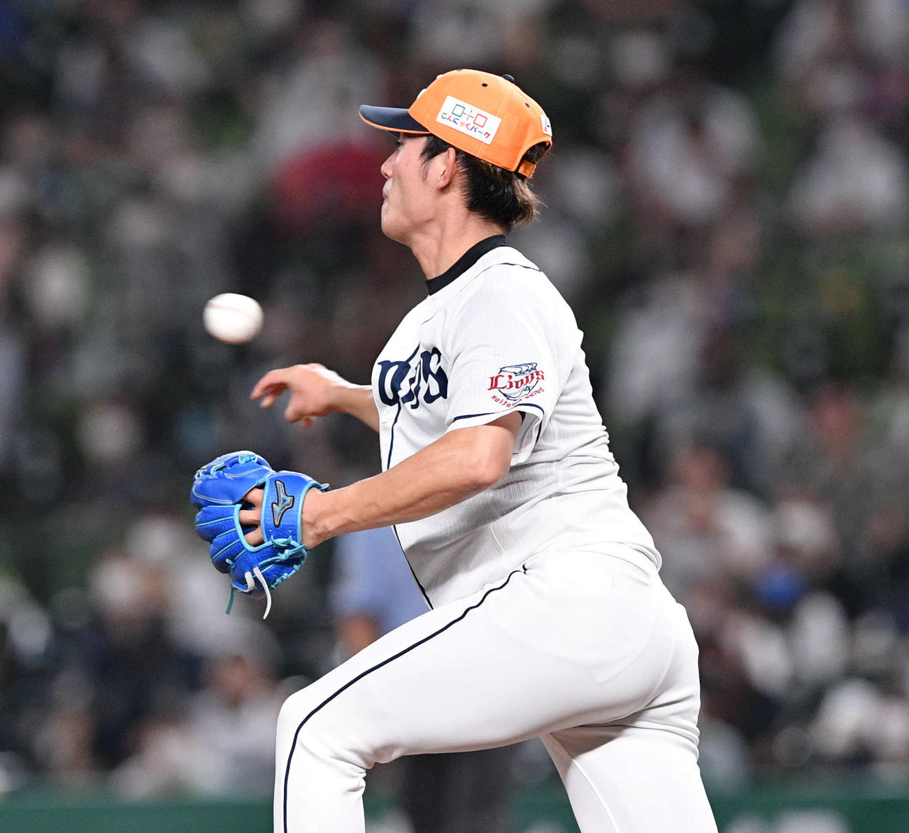 西武対オリックス　2回表オリックス無死一、二塁、今井は二塁へ悪送球し先制を許す（撮影・滝沢徹郎）