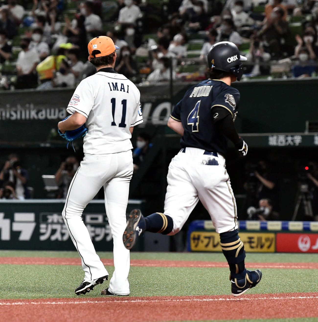 西武対オリックス　2回表オリックス1死二、三塁、福田（右）に右越え3点本塁打を浴びる今井（撮影・滝沢徹郎）
