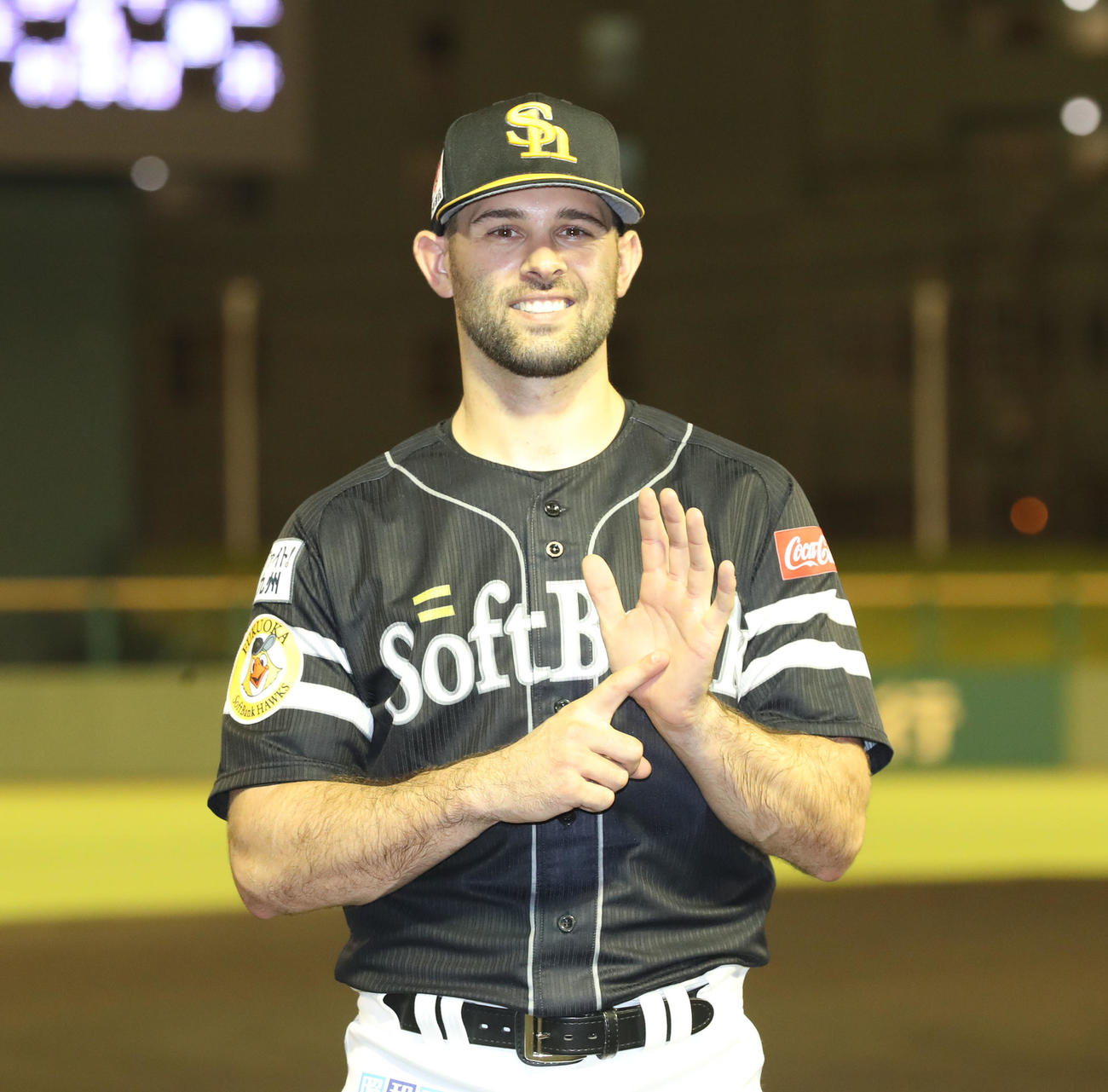 日本ハム対ソフトバンク　6勝目の「6」を作るマルティネス（撮影・屋方直哉）