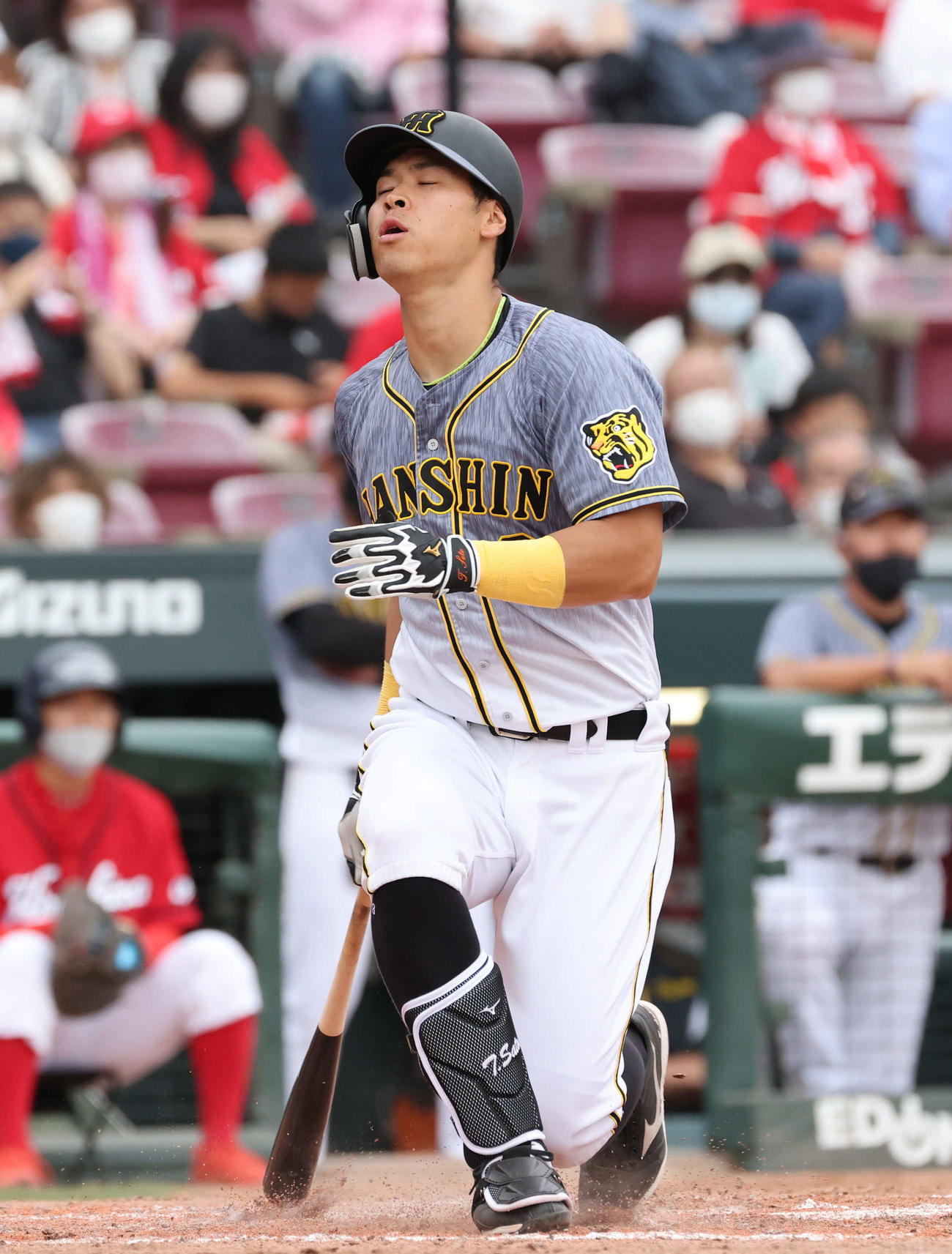 広島対阪神　9回表阪神1死一、二塁、佐藤輝は三振（撮影・加藤孝規）