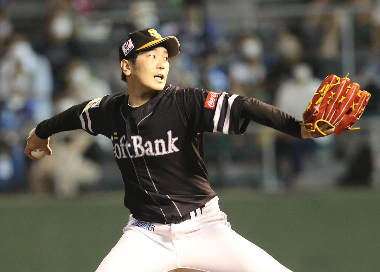 日本ハム対ソフトバンク　6回裏から中継ぎで登板したソフトバンク石川（撮影・屋方直哉）