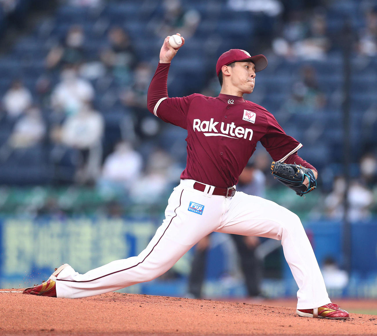 ロッテ対楽天　楽天先発で力投する西口（撮影・河田真司）