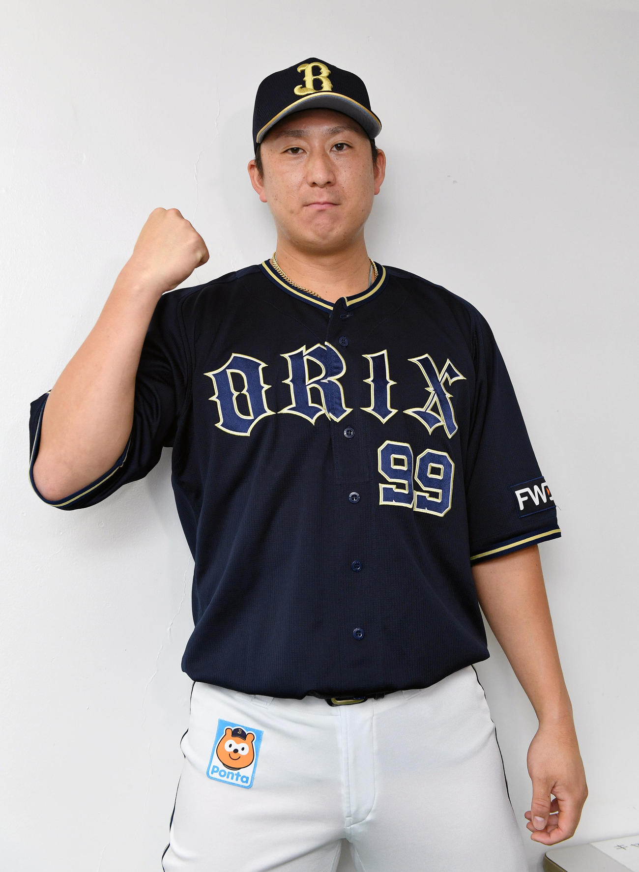 監督推薦選手としてオールスターに選出されたオリックス杉本はガッツポーズする（撮影・滝沢徹郎）
