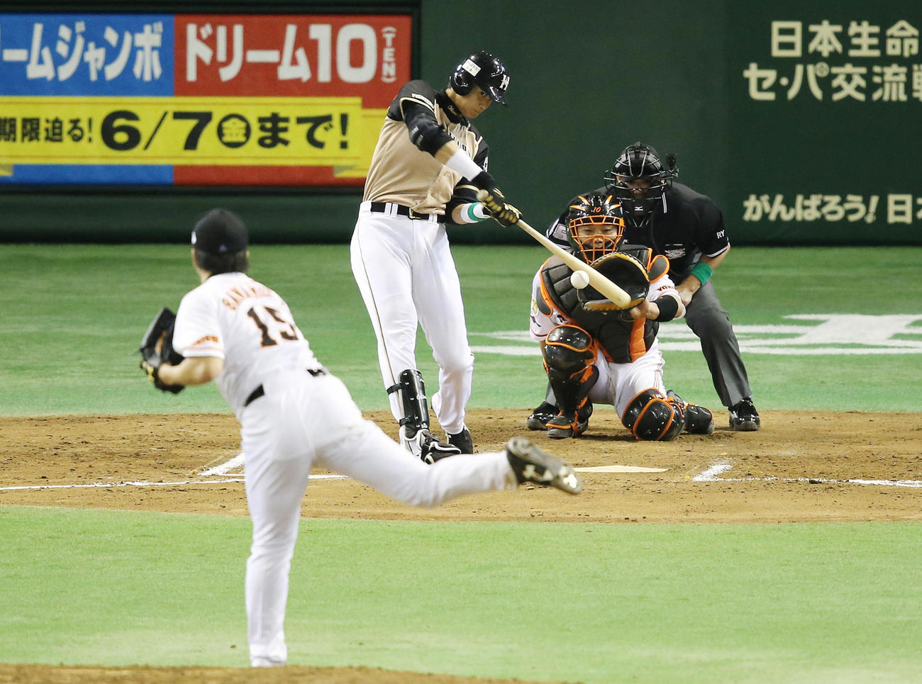 巨人対日本ハム　6回表日本ハム2死、沢村の前に一ゴロに倒れる大谷（2013年6月5日撮影）