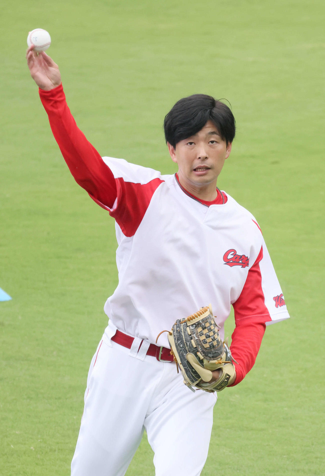 広島投手指名練習　キャッチボールをする大瀬良（撮影・加藤孝規）