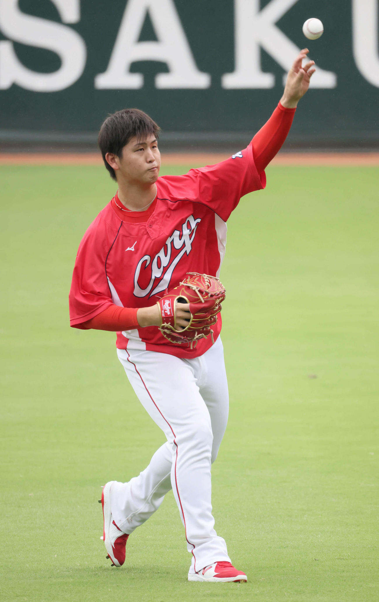 広島投手指名練習　キャッチボールをする高橋昂（撮影・加藤孝規）