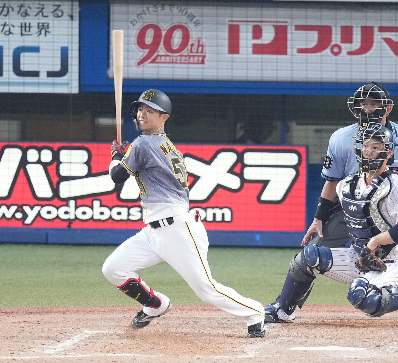 ヤクルト対阪神　4回表阪神2死一、二塁、右適時打を放つ中野（撮影・菅敏）