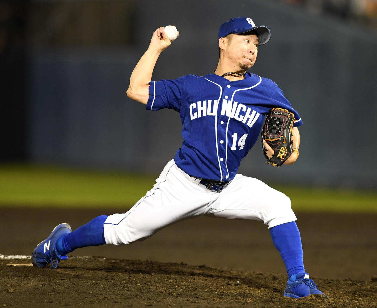 巨人対中日　7回裏から登板した中日谷元（撮影・横山健太）