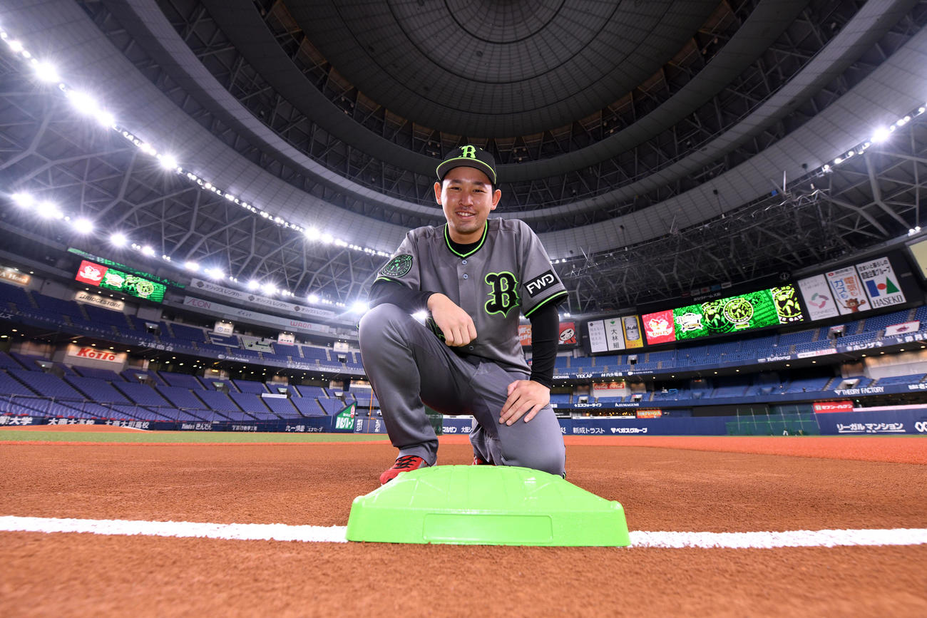 SDGs活動の象徴として使用するグリーンのベースとオリックス宮城（球団提供）