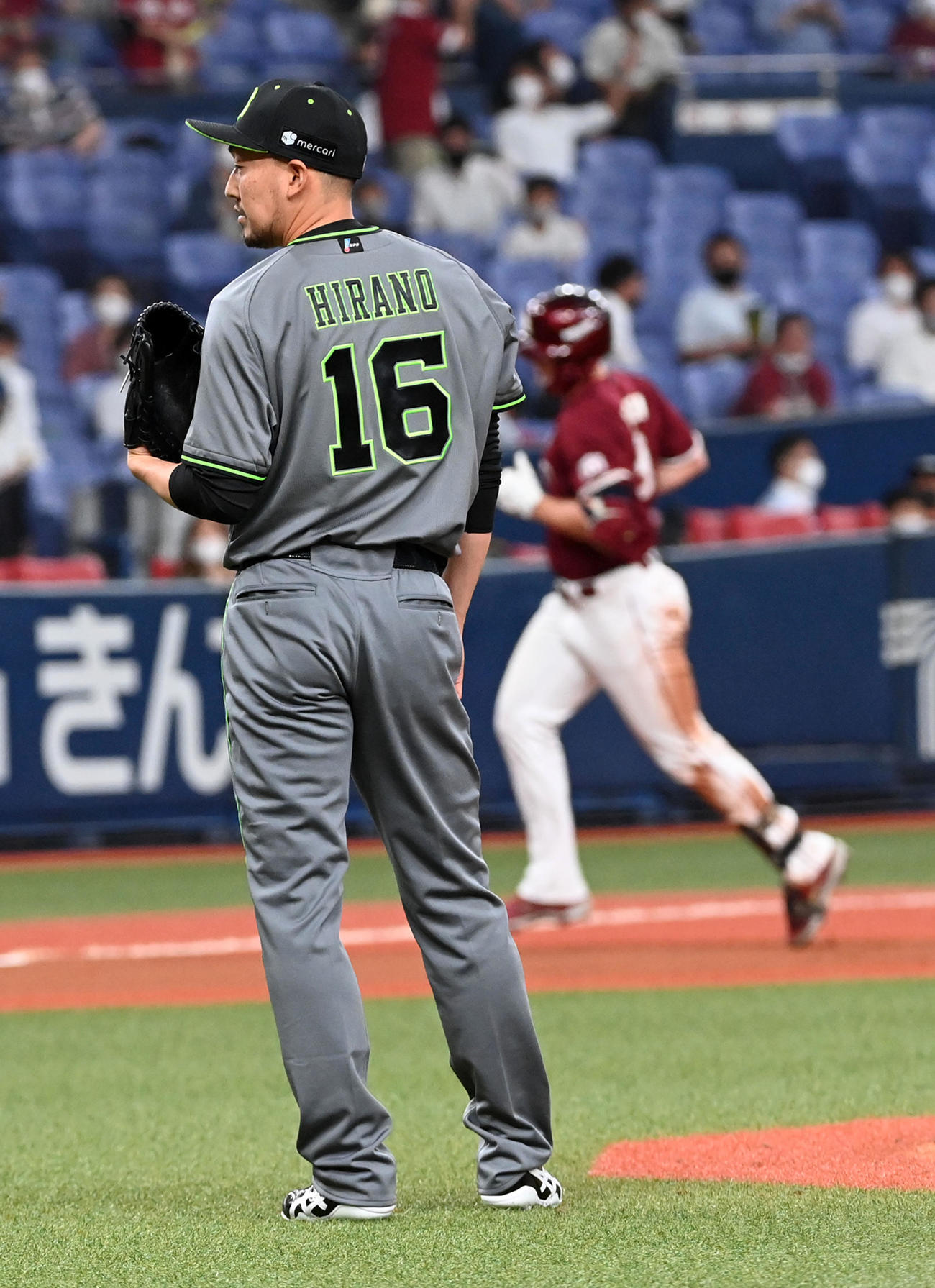 オリックス対楽天　9回表楽天無死、ディクソンに左中間へ本塁打を打たれた平野佳（撮影・前岡正明）