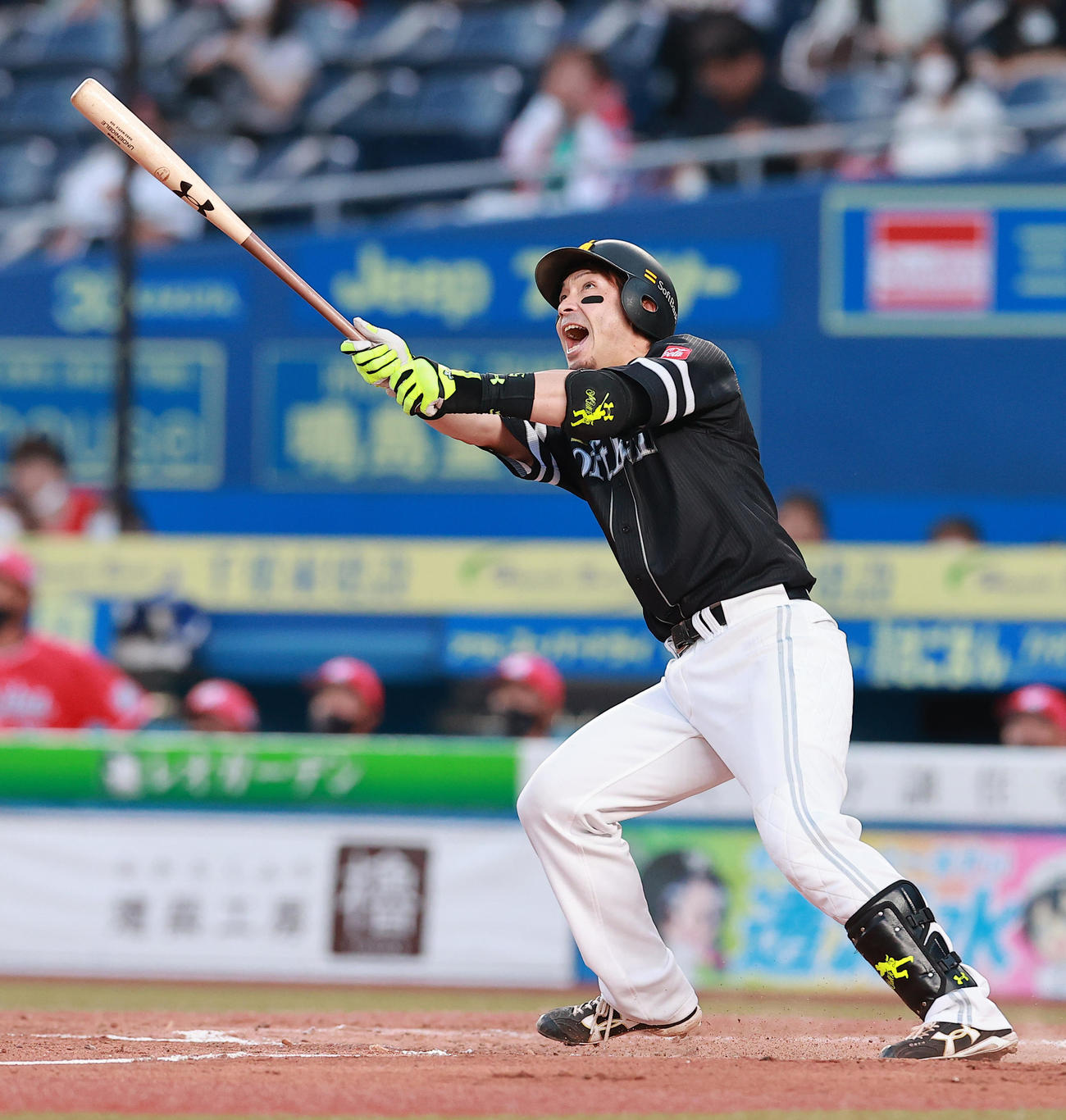 左越え本塁打を放つソフトバンク松田（2021年6月23日撮影）
