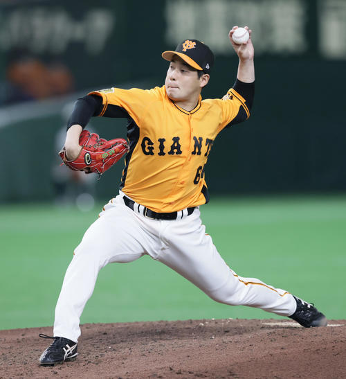 巨人対中日　7回途中から登板した巨人大江（撮影・足立雅史）