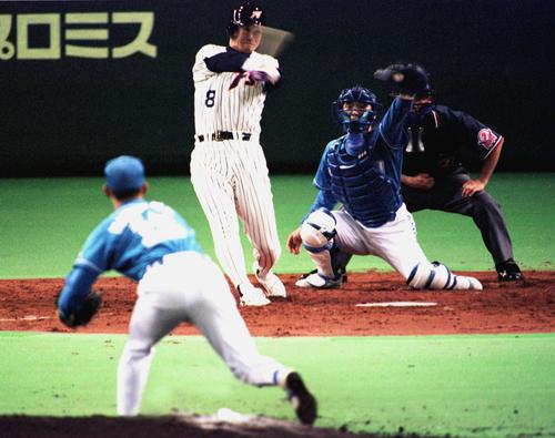 99年4月、プロ初登板となった日本ハム戦で打者片岡篤史を三振に打ち取ったボールで155キロを記録