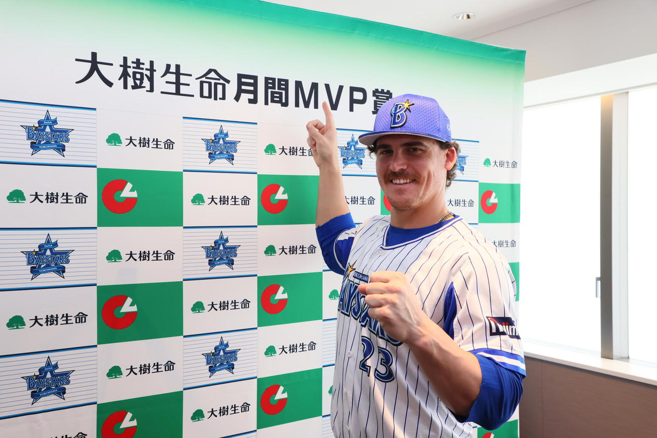 6月の月間MVPに選ばれたDeNAオースティン（球団提供）