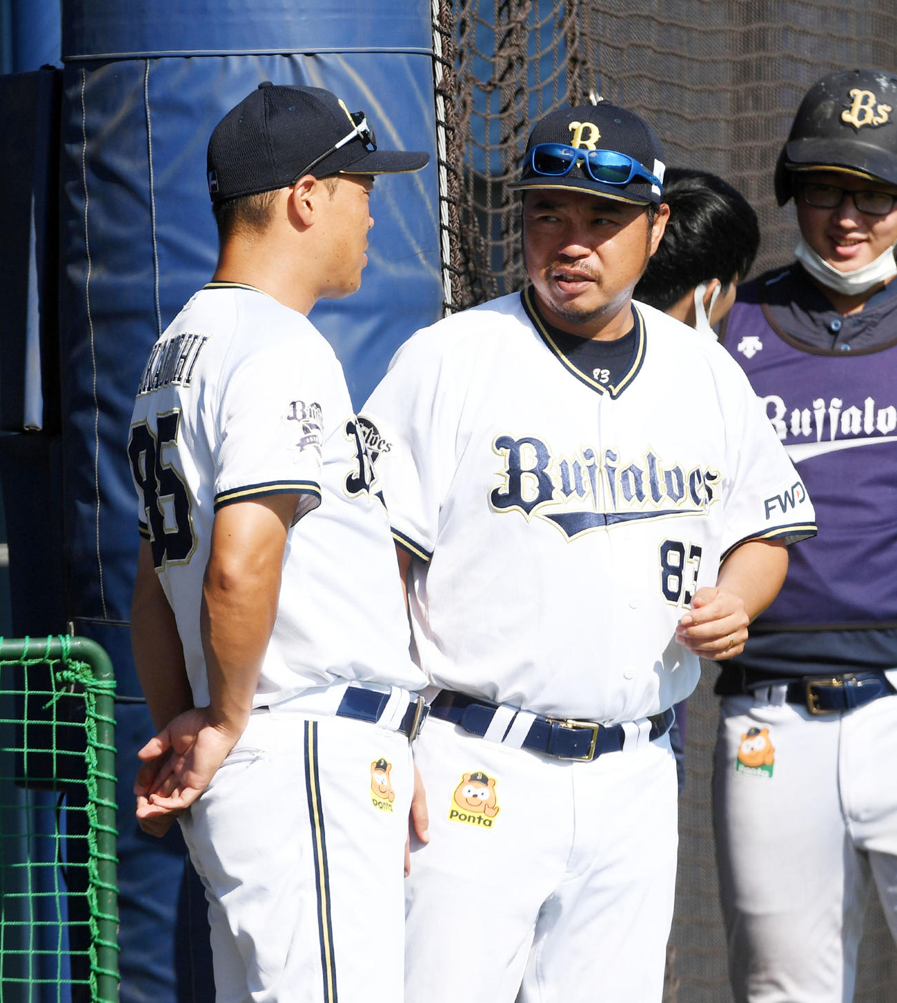 小谷野栄一コーチ（右）(2020年9月8日)
