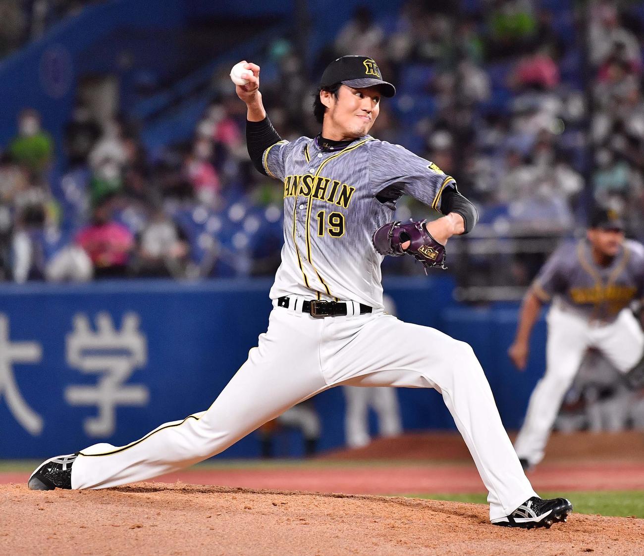 ヤクルト対阪神　阪神2番手で登板する藤浪（撮影・上田博志）