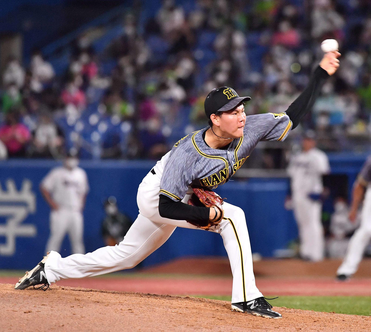 ヤクルト対阪神　阪神3番手の及川（撮影・上田博志）