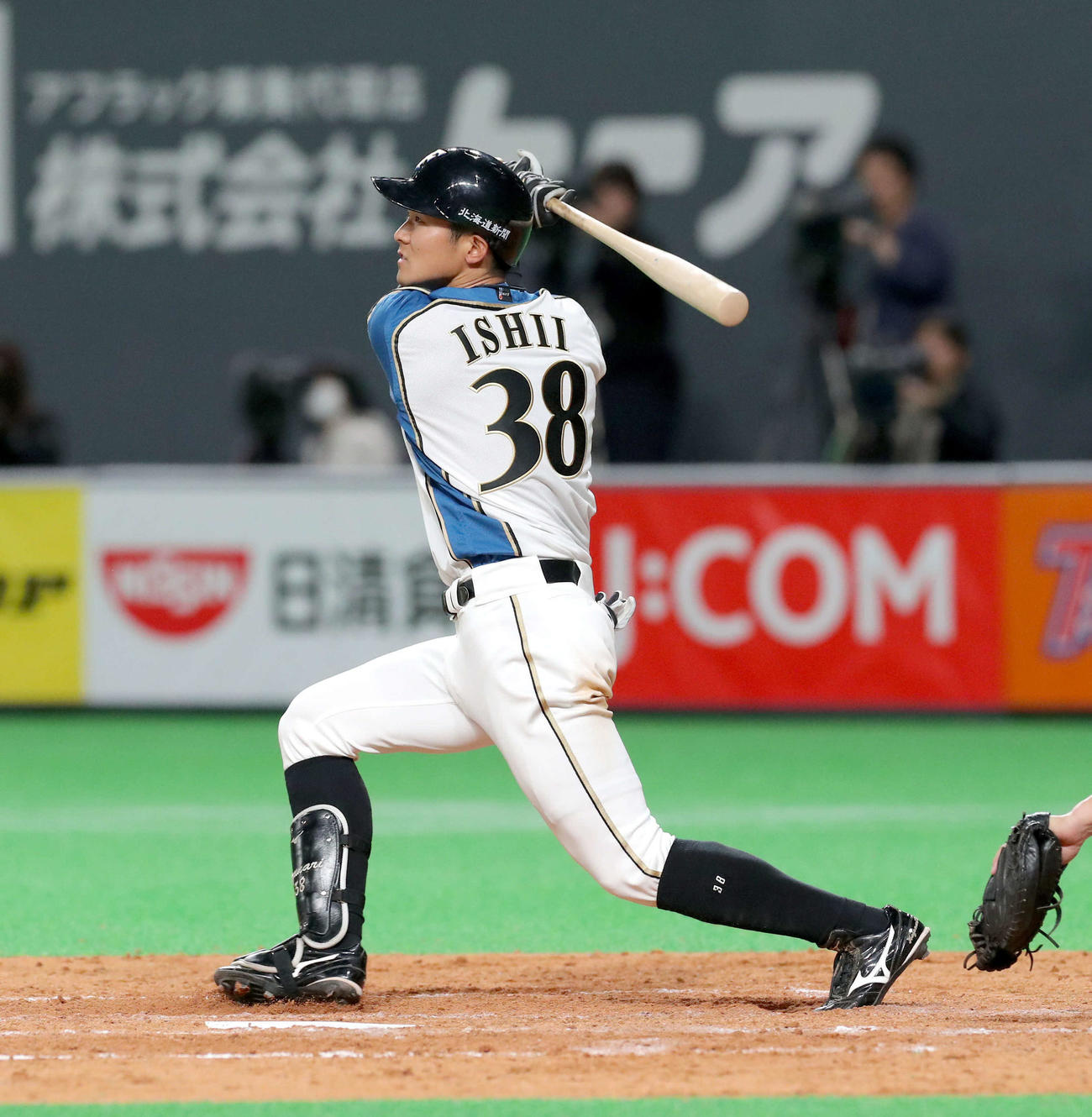17年～、背番号「38」の石井一成