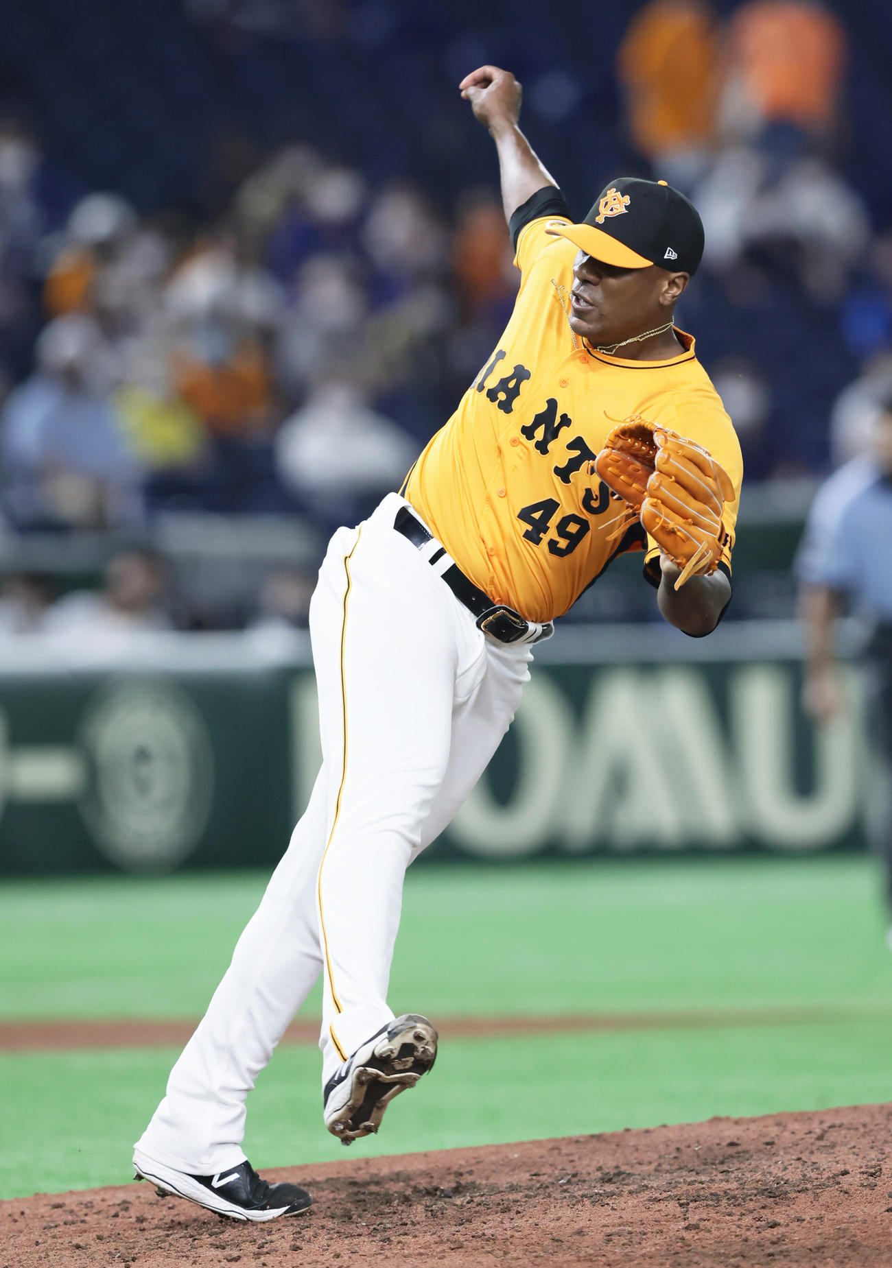 巨人対中日　9回表中日2死、木下拓を163キロの直球で空振り三振に仕留めるビエイラ（撮影・足立雅史）