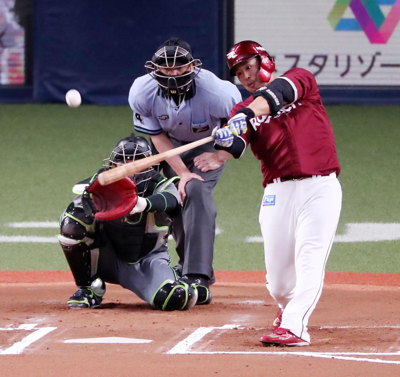 オリックス対楽天　6回表楽天無死、浅村は中越え本塁打を放つ（撮影・加藤哉）