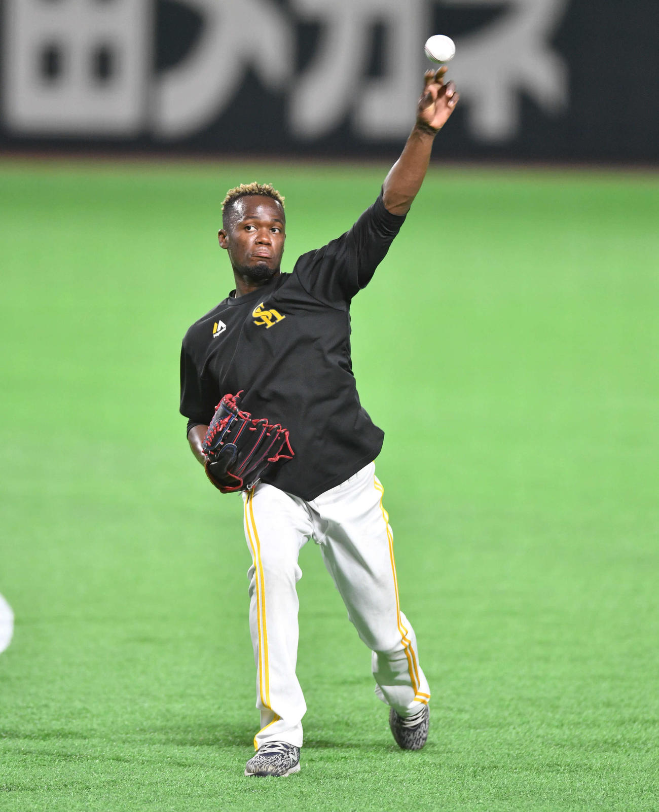 キャッチボールを行うモイネロ（撮影・岩下翔太）