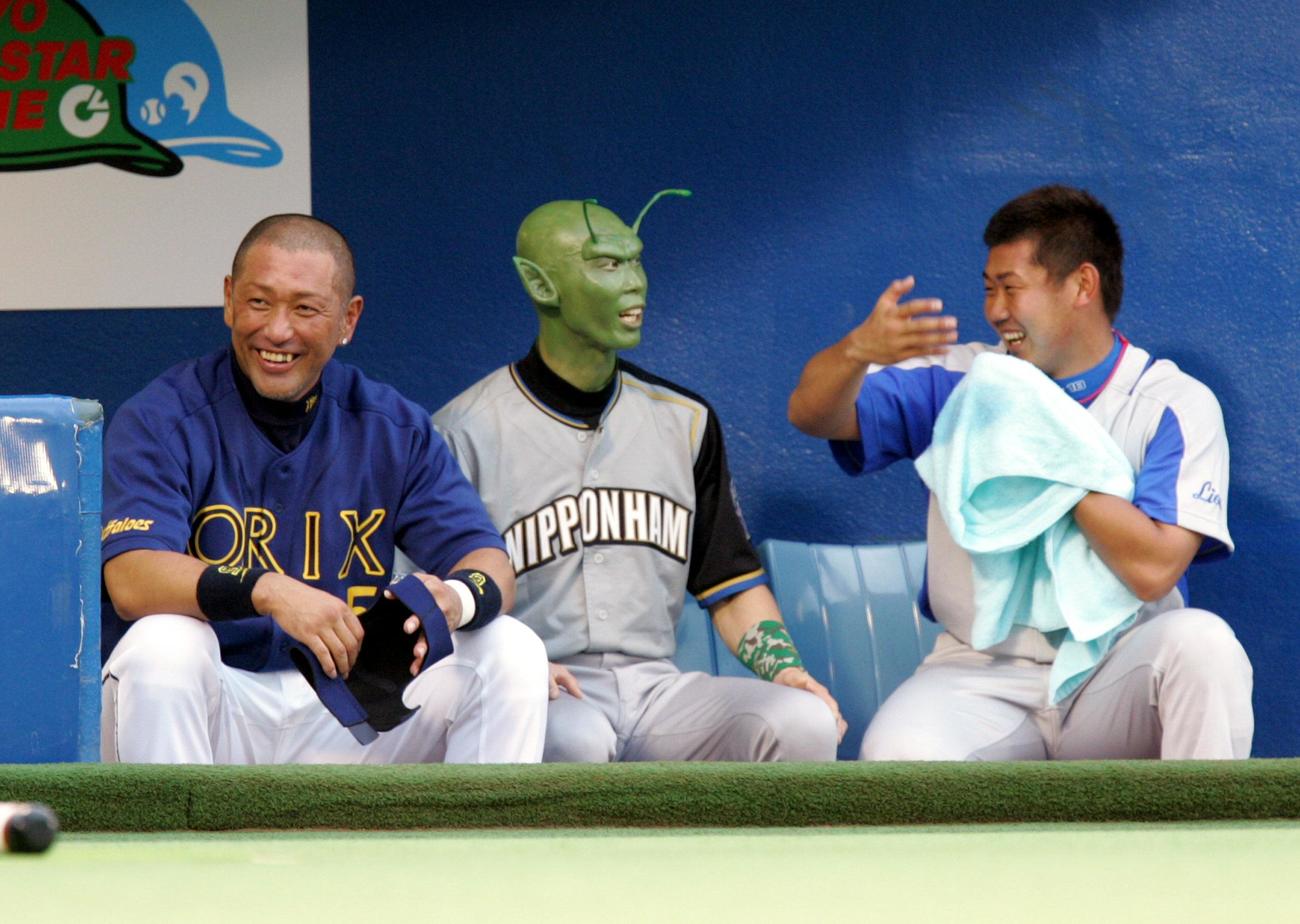 2006年7月オールスター第1戦　左から清原和博、宇宙人メークの森本稀哲、松坂大輔