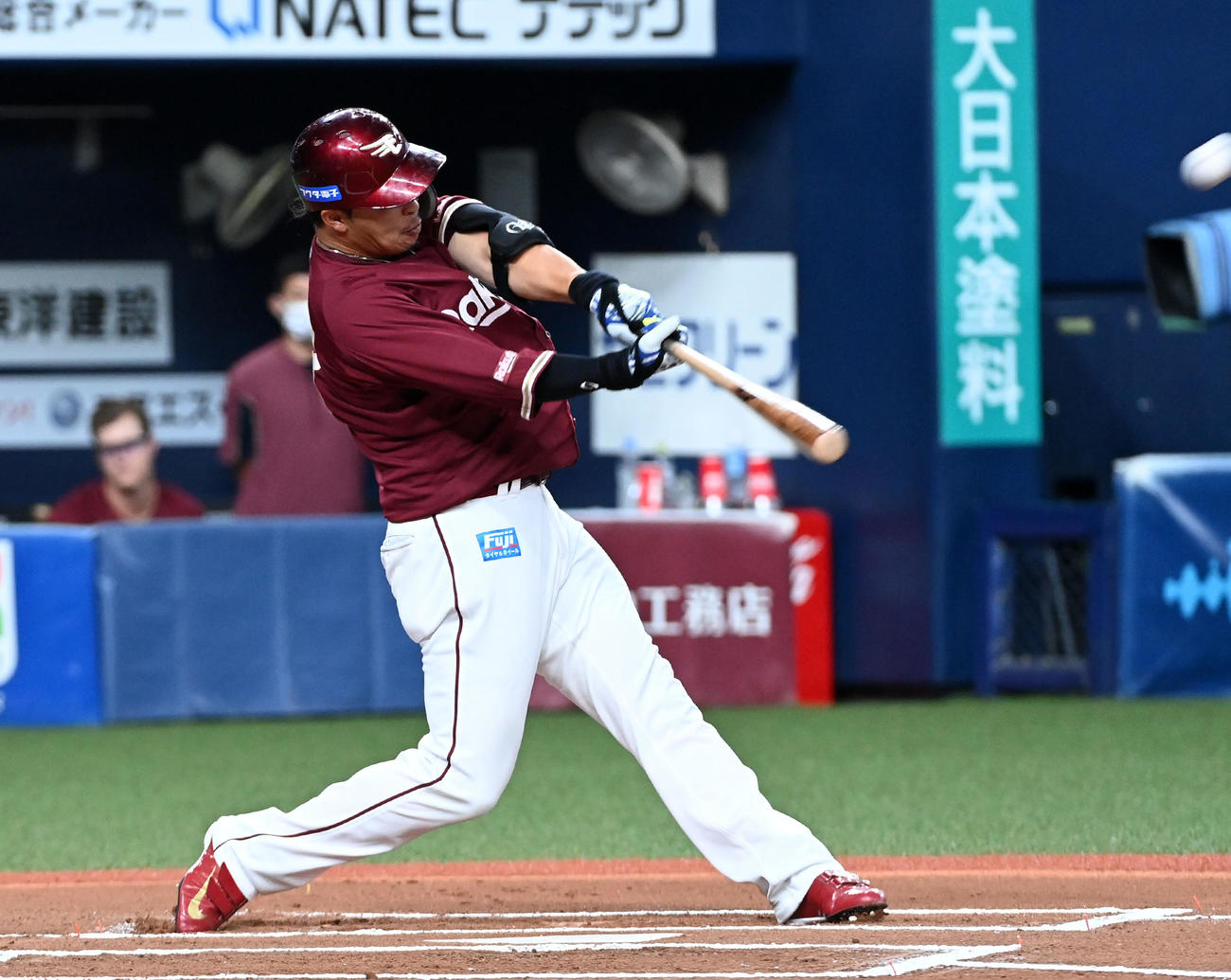 オリックス対楽天　6回表楽天無死、浅村は中越え本塁打を放つ（撮影・前岡正明）