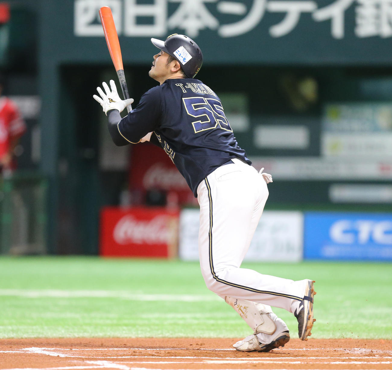 ソフトバンク対オリックス　6回表オリックス無死、T－岡田は右越えの本塁打を放つ（撮影・屋方直哉）