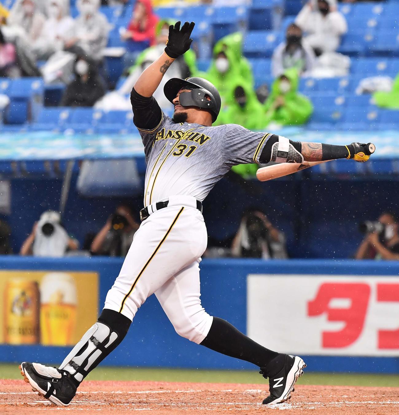 ヤクルト対阪神　2回表阪神無死、マルテは左越え先制本塁打を放つ（撮影・上田博志）