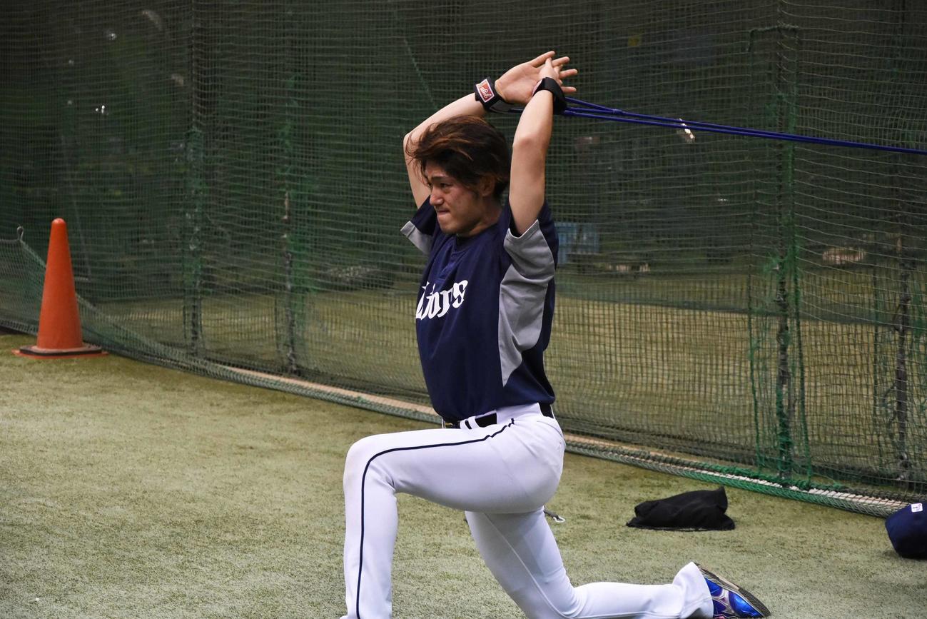 練習を行う西武今井（球団提供）