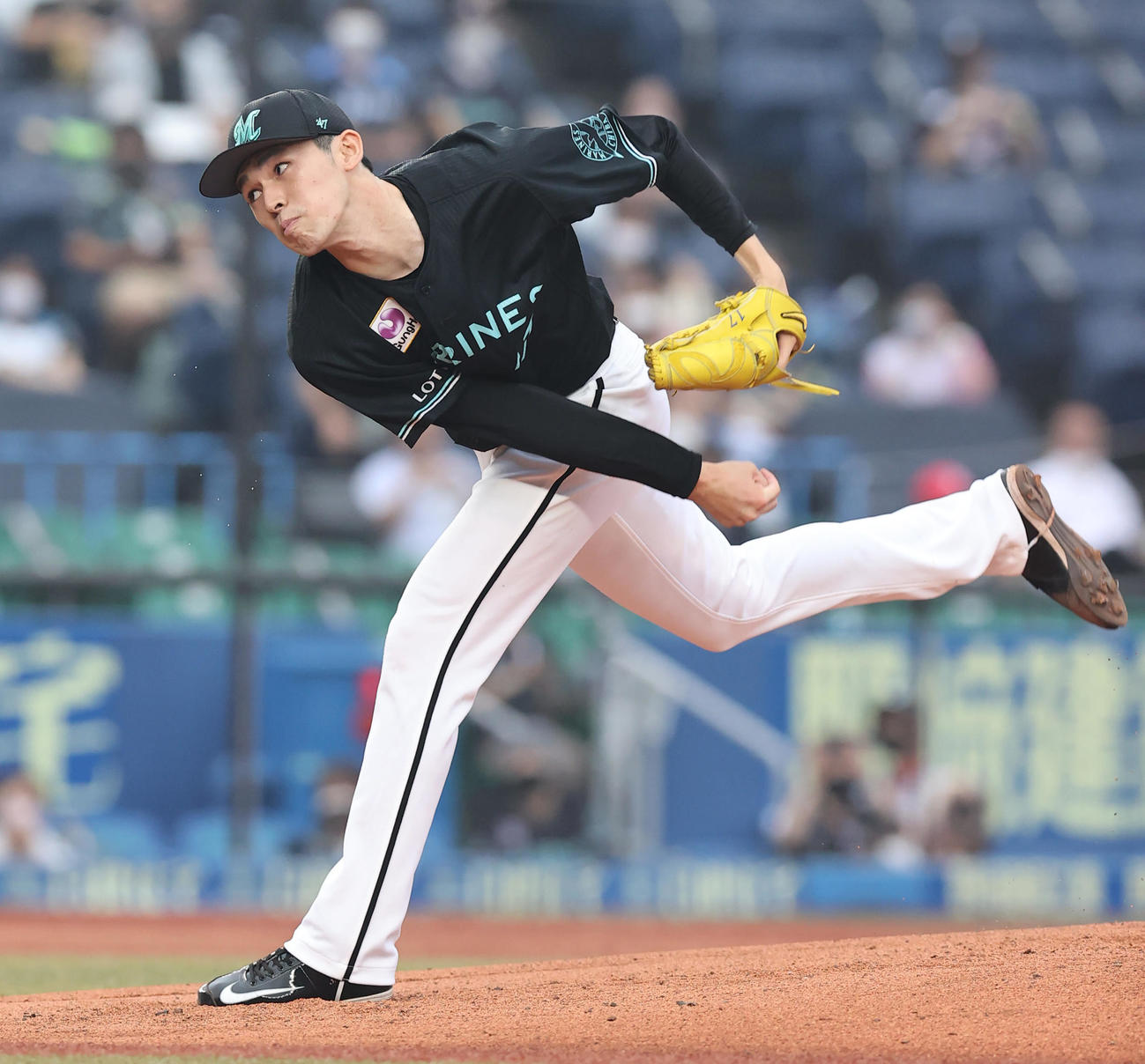 ロッテ対日本ハム　力投するロッテ先発の佐々木朗（撮影・垰建太）