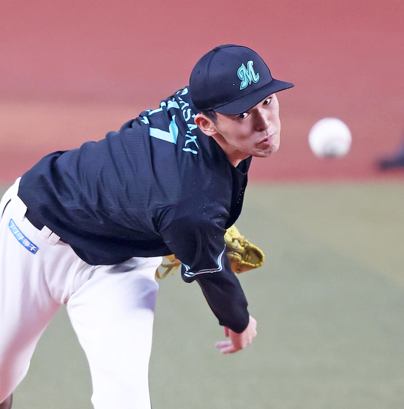 力投するロッテ先発の佐々木朗希（撮影・垰建太）
