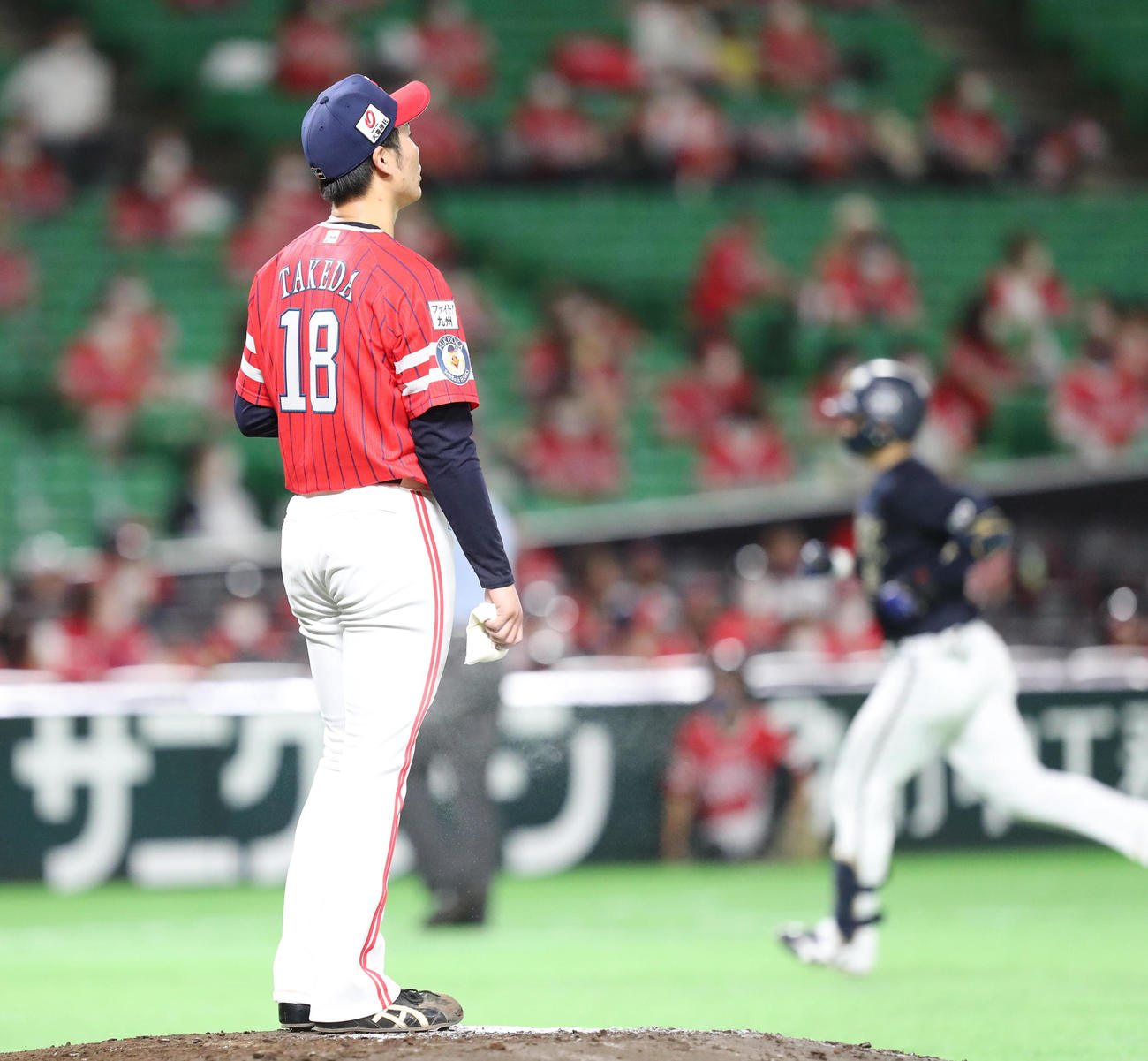 ソフトバンク対オリックス　4回表オリックス2死一塁、若月健矢に左中間2点本塁打を浴びた武田翔太（撮影・梅根麻紀）