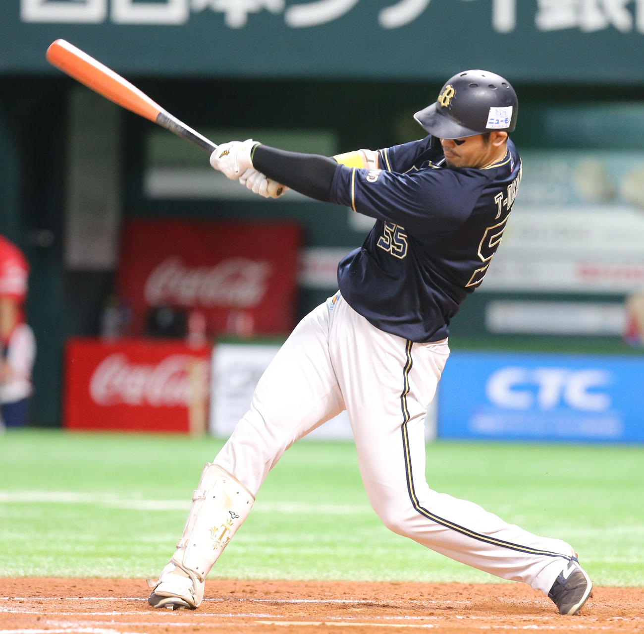 ソフトバンク対オリックス　7回表オリックス2死一、三塁、T－岡田は中越えの3点本塁打を放つ（撮影・屋方直哉）