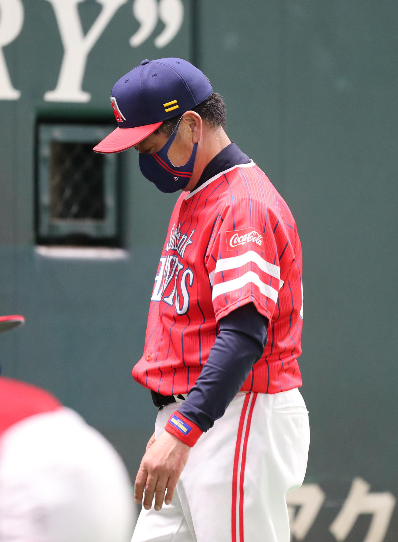 ソフトバンク対オリックス　選手交代を告げた工藤監督（撮影・梅根麻紀）