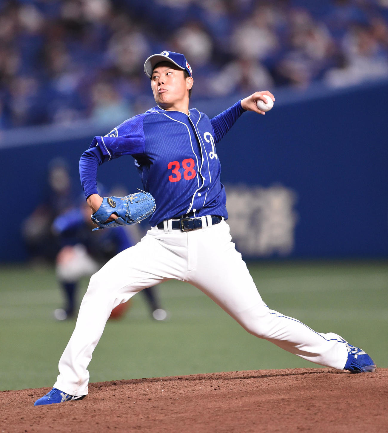 中日対DeNA 6回表、力投する中日先発の松葉（撮影・森本幸一）