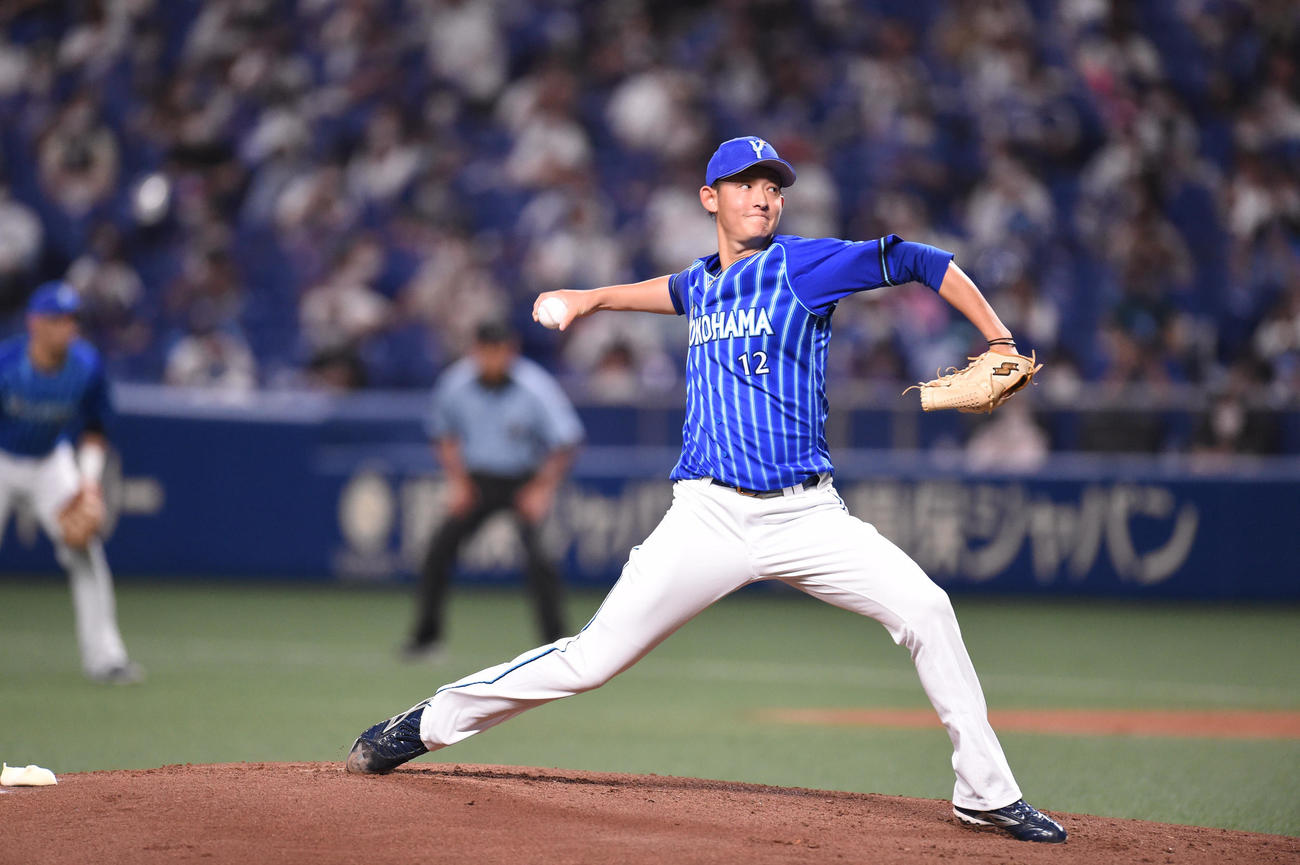 中日対DeNA 1回裏、登板するDeNA先発の阪口（撮影・森本幸一）