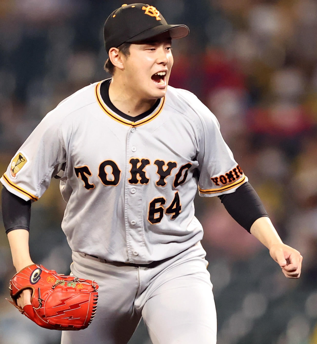 阪神対巨人　8回裏阪神2死、中野を見逃し三振に仕留め、ほえる大江（撮影・狩俣裕三）
