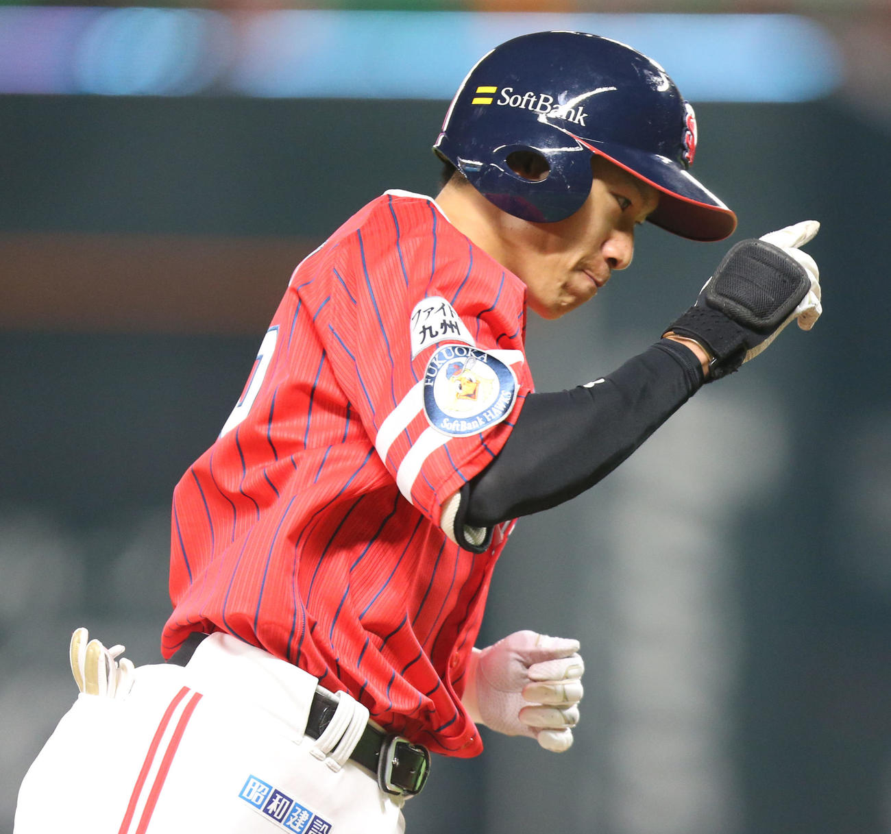 ソフトバンク対オリックス　6回裏ソフトバンク無死、柳田は右越えの本塁打を放ちベースを回る（撮影・屋方直哉）