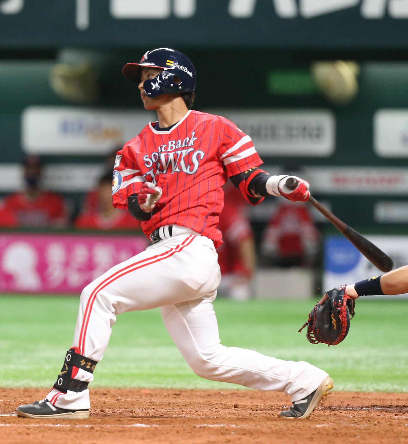 ソフトバンク対オリックス　4回裏ソフトバンク2死一塁、今宮健太は中堅への適時打を放つ（撮影・屋方直哉）