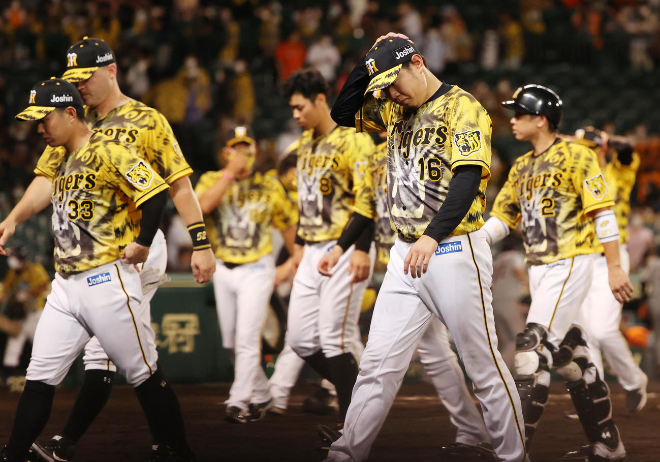 阪神対巨人　9回1失点完投も敗戦投手となる阪神西勇（撮影・清水貴仁）
