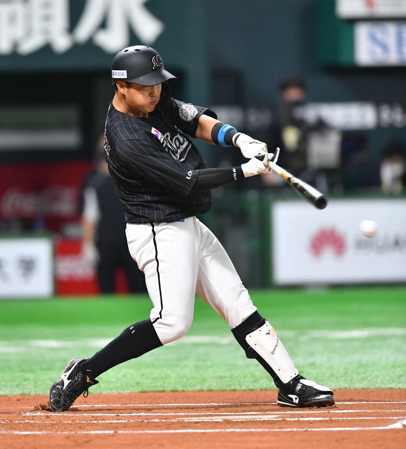 ソフトバンク対ロッテ　6回表ロッテ2死、山口航輝は左前安打を放つ（2021年3月26日撮影）