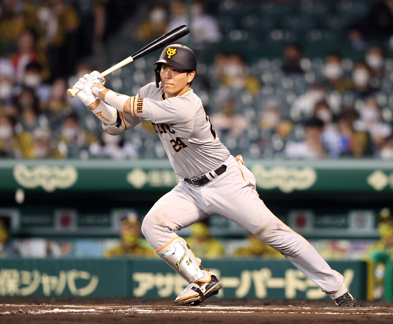 阪神対巨人　8回表巨人1死三塁、先制適時打を放つ大城（撮影・狩俣裕三）