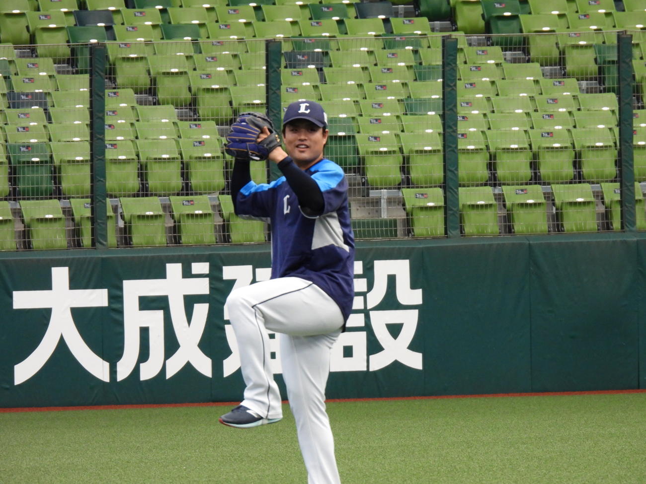 メットライフドームで調整を行った西武松本（球団提供）