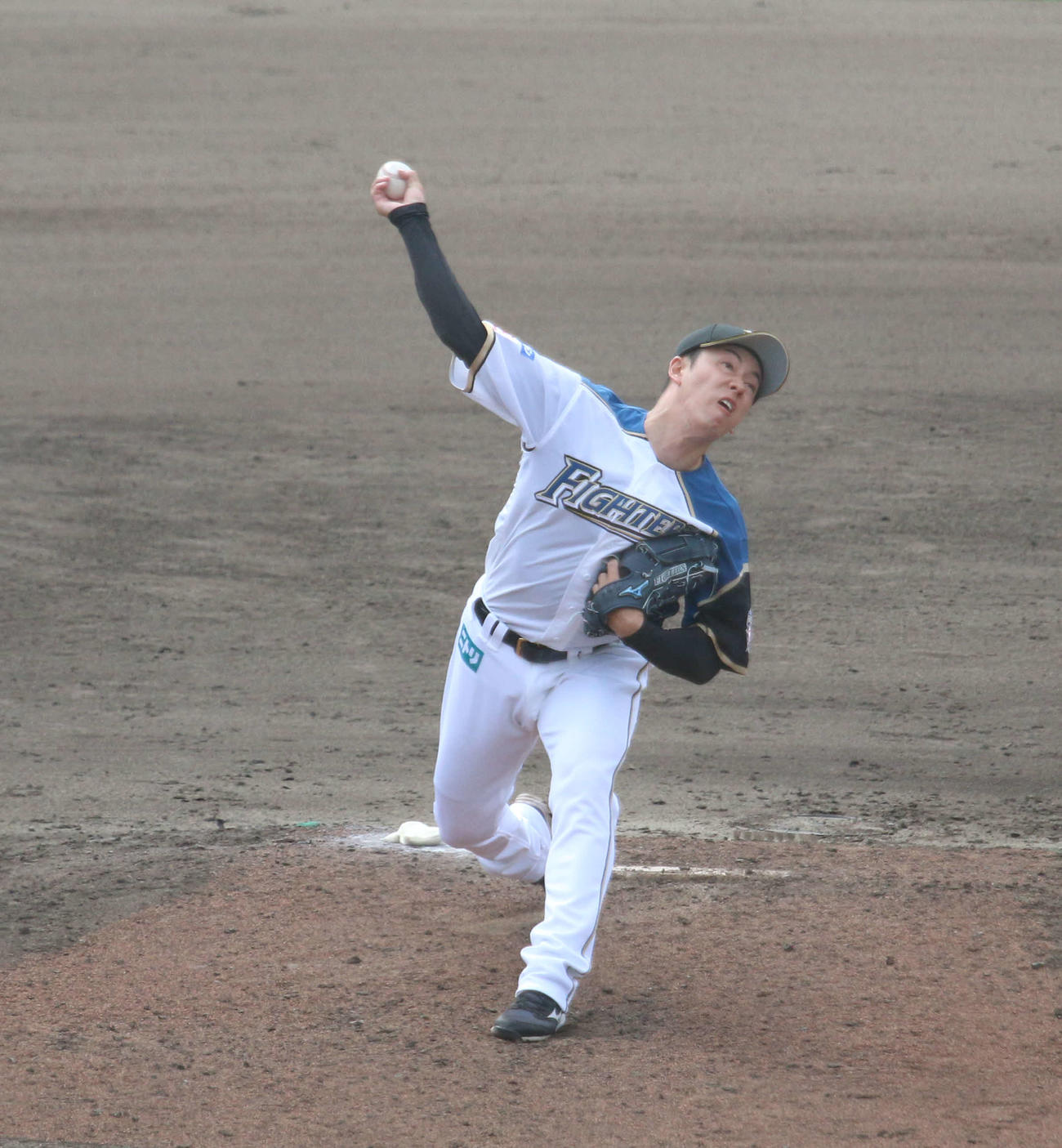 日本ハム対DeNA 6回表、269日ぶりに実戦登板した日本ハム斎藤（撮影・木下大輔）