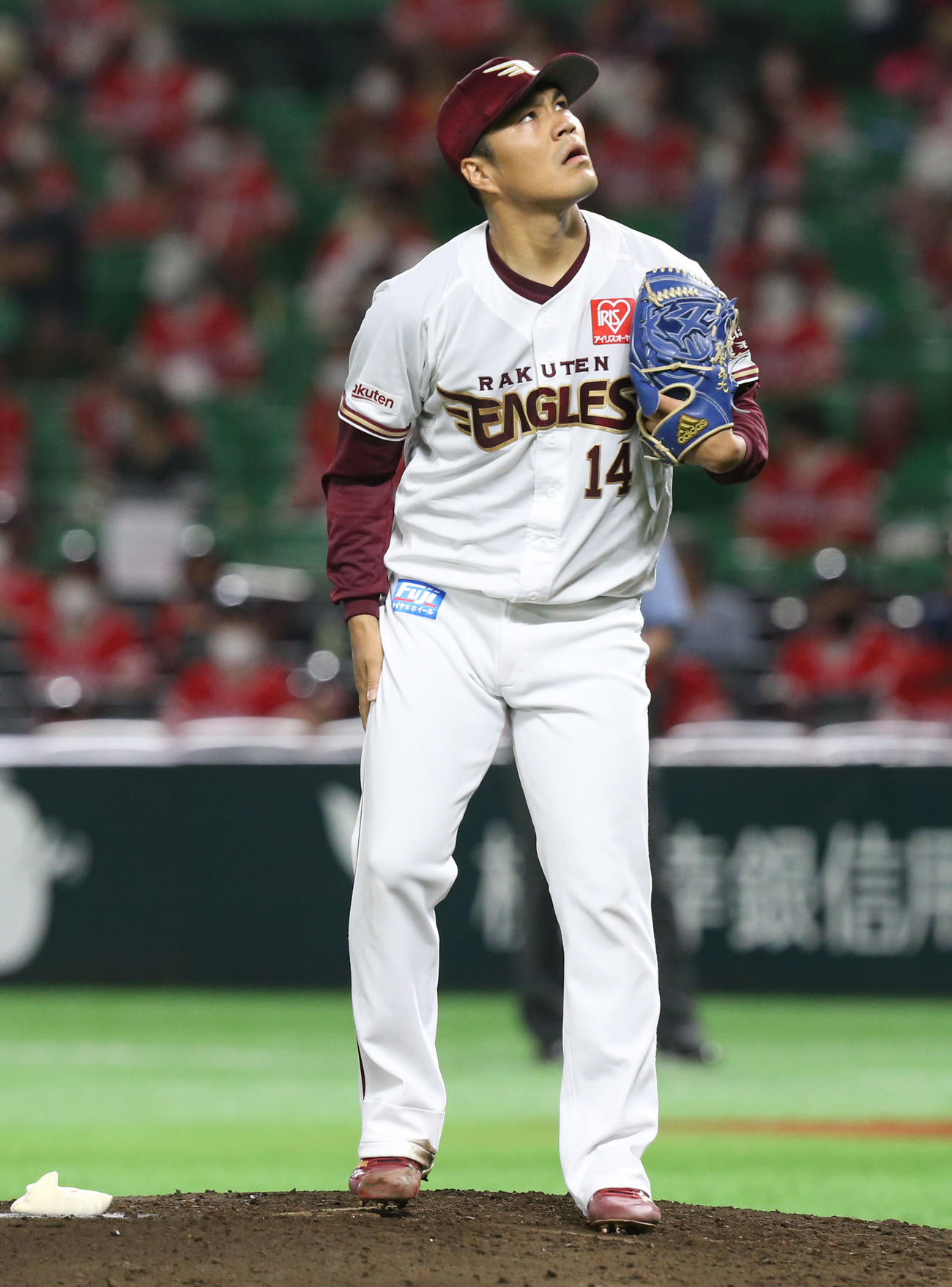 ソフトバンク対楽天　1回裏ソフトバンク1死満塁、則本昂は長谷川に中堅へ先制の3点適時二塁打を放たれる（撮影・屋方直哉）