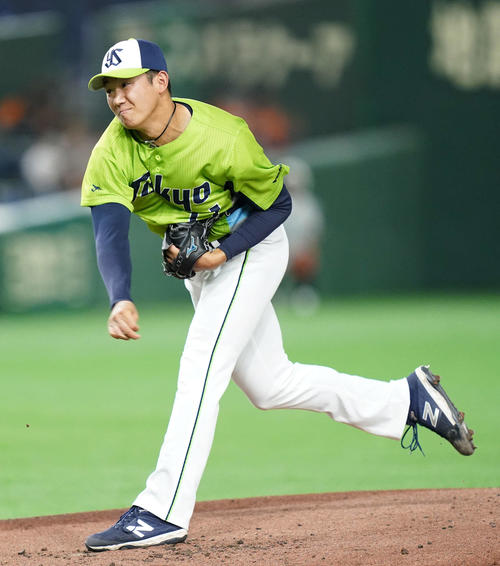 巨人対ヤクルト　力投するヤクルト先発の奥川（撮影・横山健太）