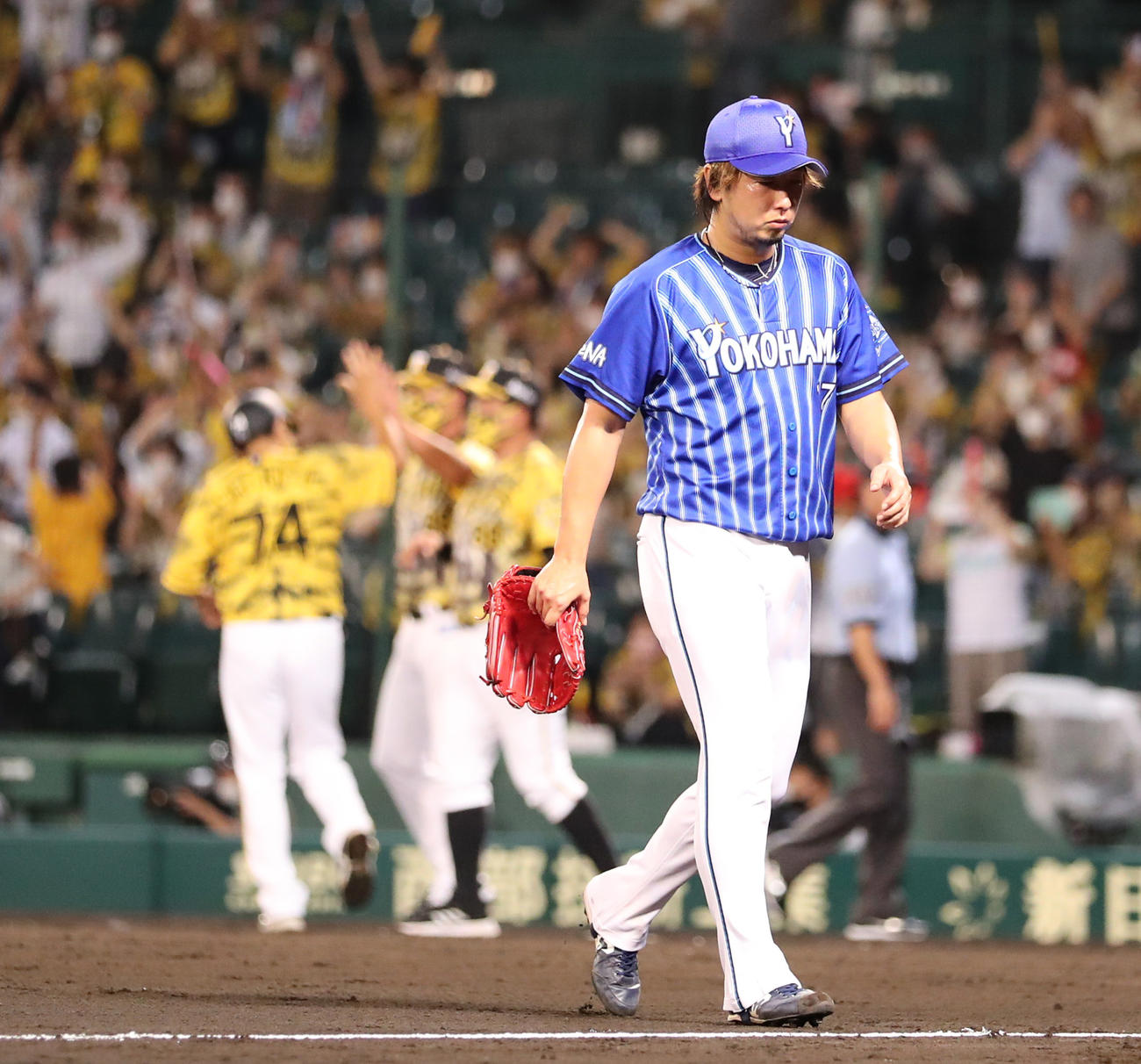 阪神対DeNA 9回に登板も4失点で敗戦投手となるDeNA三嶋一輝（2021年7月12日）